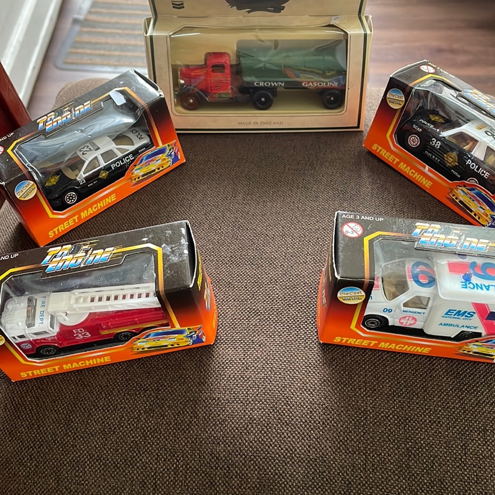 Collectives Mini Die Cast Street Machine Cars NWT